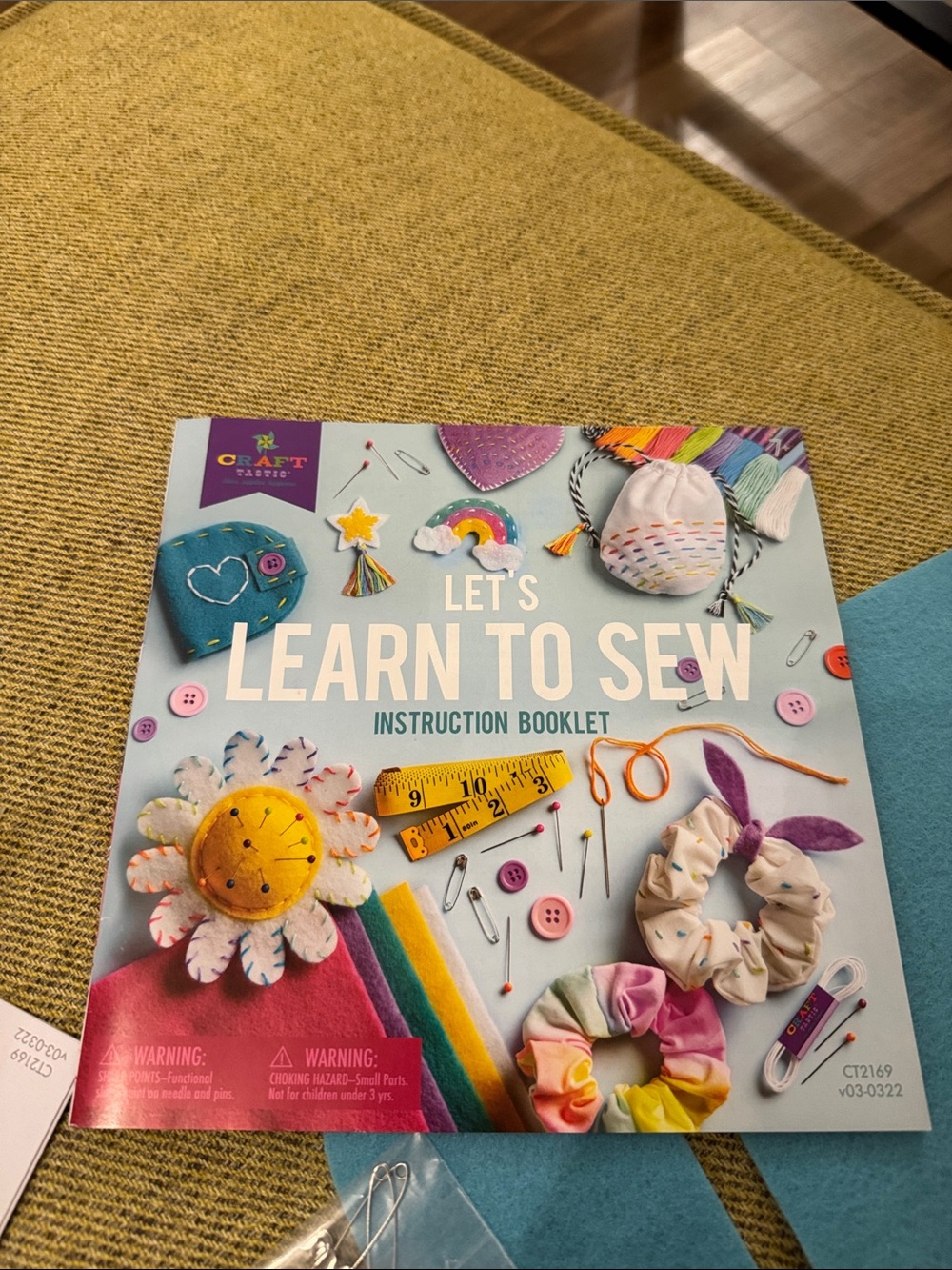 Craft-Tastic Let’s Learn to Sew – Mini Sewing Kit